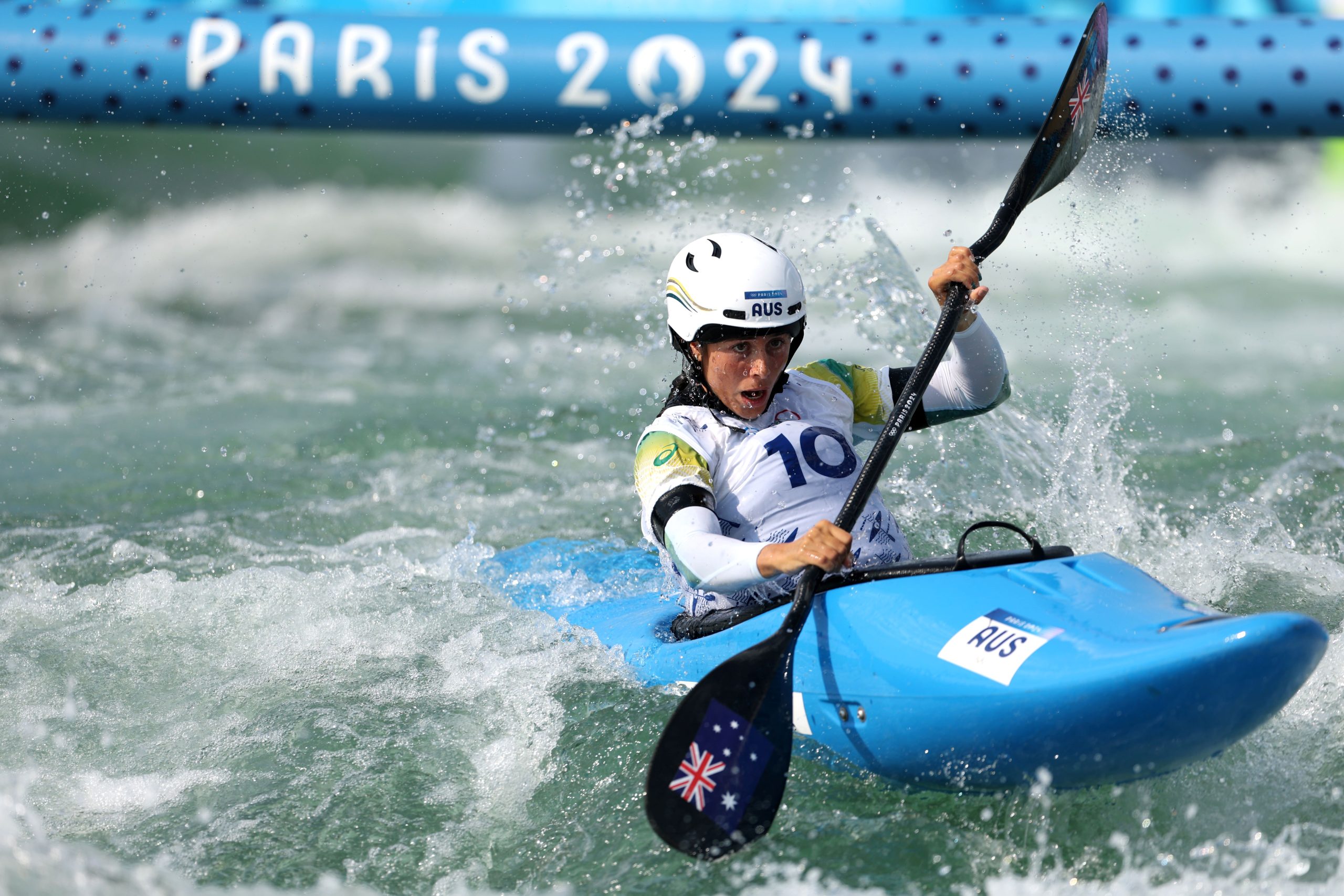 Noemie Fox advances to the quarter finals of the women's kayak cross at the 2024 Olympic Games in Paris. Getty Images